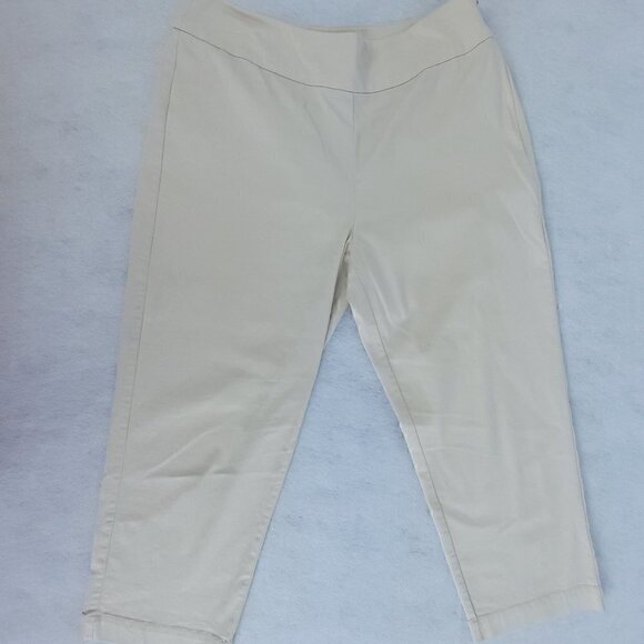 Chico’s Women's Tan, Beige Capri Pants Size 0 = US Size 4 - Picture 1 of 8